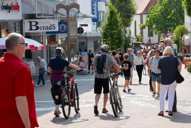 Die Händler hoffen, dass die Fußgängerzone in Pirmasens sich endlich wieder füllt. Die Händler hoffen, dass die Fußgängerzone in Pirmasens sich endlich wieder füllt.