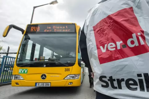 In der Nacht zum Donnerstag sollen die Streiks beginnen und bis zum Schichtende der Busfahrer am Freitag andauern. 