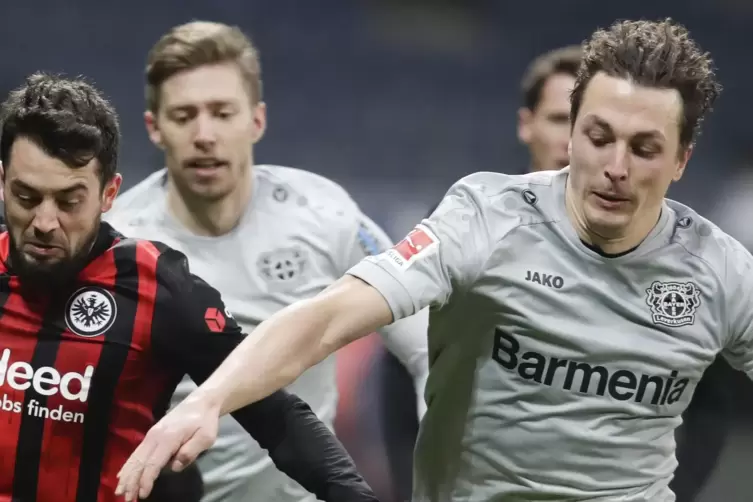 Julian Baumgartlinger (rechts) am 2. Januar mit Amin Younes.