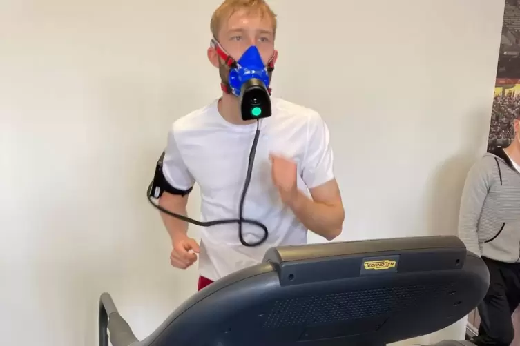 Konrad Laimer in Behandlung bei MS Sportreha.