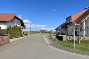 Der Griesweg wird verlängert. Dort entstehen weitere Bauplätze. Der Griesweg wird verlängert. Dort entstehen weitere Bauplätze.