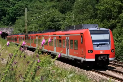 Die neue Landesregierung will den Anteil des öffentlichen Nahverkehrs am gesamten Verkehr deutlich steigern. Unser Foto zeigt ei