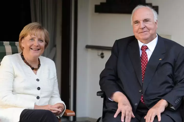 Ohne Kanzler Kohl keine Kanzlerin Merkel: Ludwigshafen-Oggersheim am 10. August 2009, Angela Merkel ist zu Besuch bei Helmut Koh