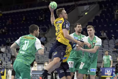 Albin Lagergren erzielt das Tor zum 2:2 für die Löwen.
