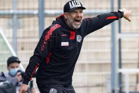War Trainer und Bundesligaspieler bei den Münchner Löwen: der aus der Pfalz stammende Uwe Wolf, jetzt Coach bei dem am Samstag i