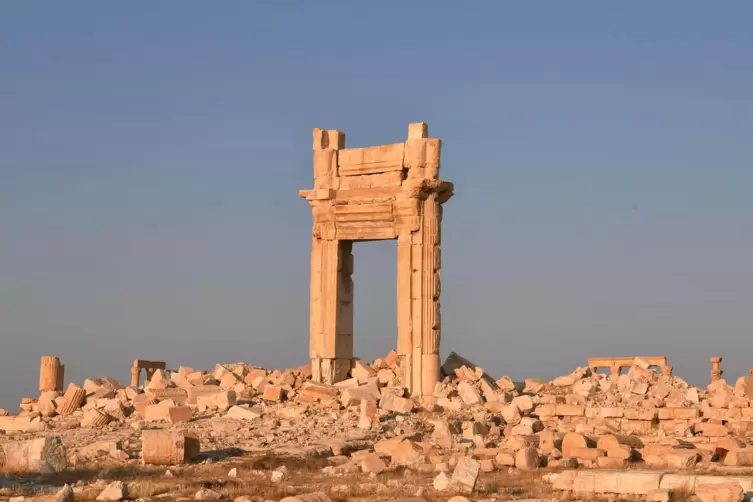 Schockierender Höhepunkt: Zerstörte antike Oasenstadt Palmyra im heutigen Gouvernement Homs in Syrien. 