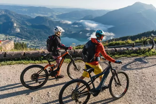 Auch viele Urlaubsregionen – wie hier im Salzkammergut in Österreich – haben in den E-Bike-Touristen eine neue Zielgruppe erkann