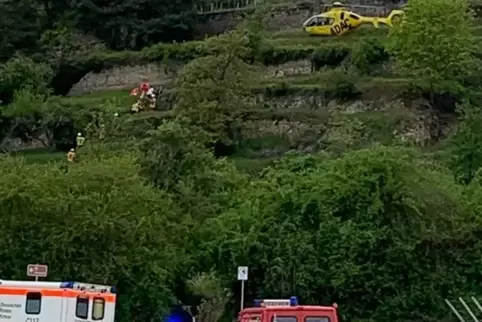 Nur mit Rettungshubschrauber konnte der gestürzte Wanderer unterhalb der Wachtenburg geborgen werden. 