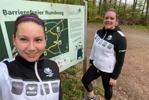 Sammelten zusammen Kilometer: Shanon Sussmann (links) und Lena Manitz.