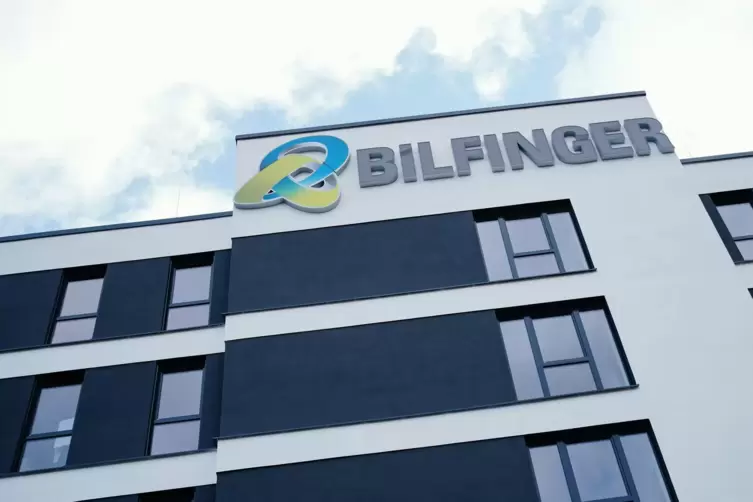 Das Logo des Industriedienstleisters Bilfinger am Hauptsitz des Unternehmens in Mannheim. 