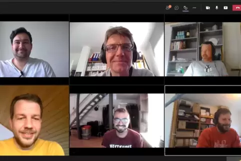 Christian Walawski, VolkerPiehl, Frank Staller, Arndt Behrend, Fluglehrer Fabian Johannsen und Kai Kopietz (von links und oben) 