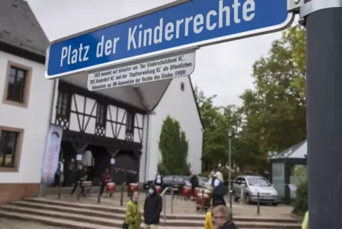 Mögliches Vorbild: In Kaiserslautern ist 2020 der Stockhausplatz in „Platz der Kinderrechte“ umbenannt worden.