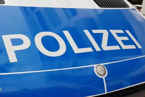 Die Polizei hofft auf Hinweise zu den Graffiti-Sprayern, die vermutlich in der Nacht auf Samstag im Rockenhausener Stadion Oberm