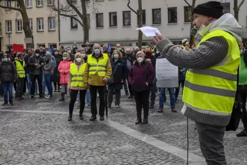 Der Wirt der „Jägerstuben“, Sotirios Topouzis, hat mehrfach Demonstrationen gegen Corona-Beschränkungen organisiert. Wegen eines