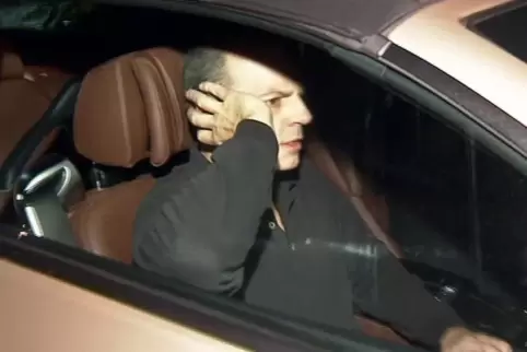 2013: Thomas Drach verlässt nach 15-jähriger Haft das Gefängnis Hamburg-Fuhlsbüttel im Auto seines Anwalts. 