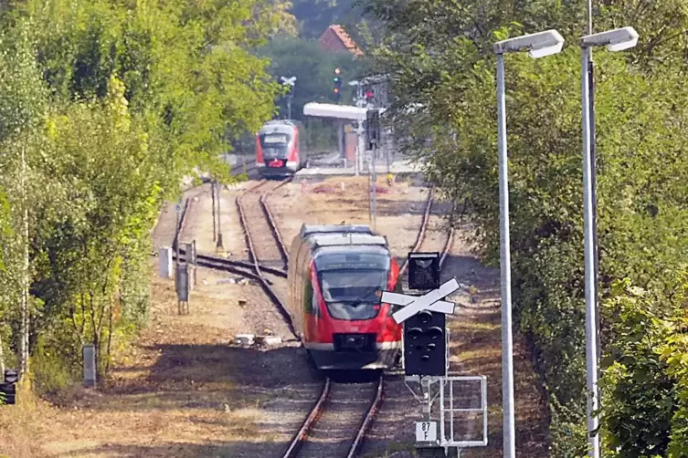Auf dieser dann elektrifizierten Strecke soll in gut vier Jahren die S-Bahn bis zum Zweibrücker Bahnhof fahren. 