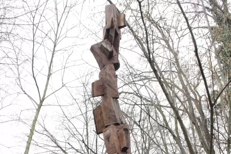 Eine Holzarbeit des Bildhauers Wolf Münninghoff. 
