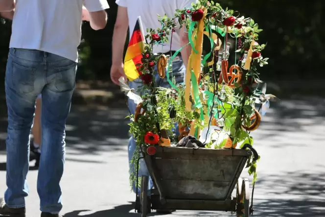 Der Vatertag darf auch in diesem Jahr nur mit erheblichen Einschränkungen gefeiert werden. Der Vatertag darf auch in diesem Jahr nur mit erheblichen Einschränkungen gefeiert werden.