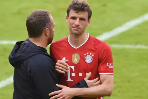 Der womöglich künftige Bundestrainer mit seinem Lieblingsspieler: Hansi Flick (links) und Thomas Müller.