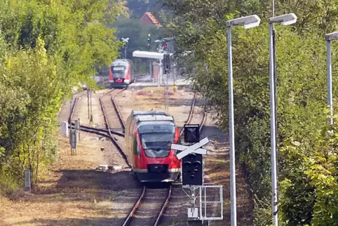 Auf dieser dann elektrifizierten Strecke soll in gut vier Jahren die S-Bahn bis zum Zweibrücker Bahnhof fahren.