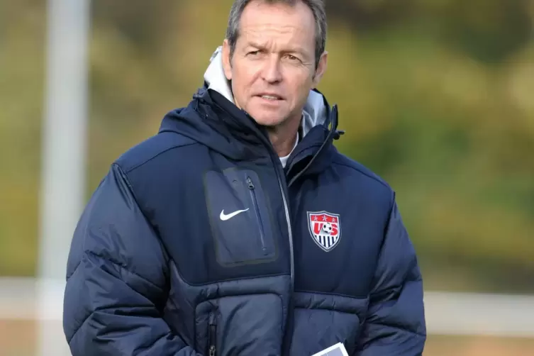 2011 als Co-Trainer des U23-Nationalteams der USA vor einem Testspiel gegen Bochum.