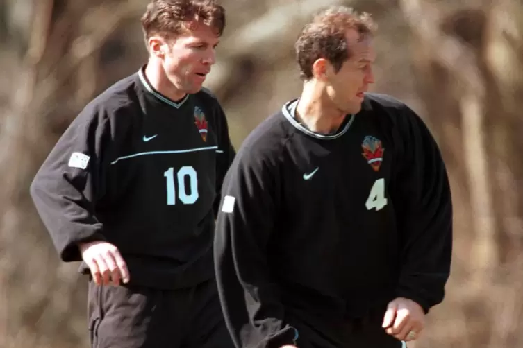 Als Teamkollegen der New York Metrostars bereiten sich Lothar Matth&auml;us (links) und Dooley auf die US-Soccer-Saison 2000 vor.