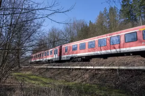 An einigen Tagen im Mai wird die Lautertalbahn nicht fahren. Fahrgäste müssen auf Busse umsteigen. 
