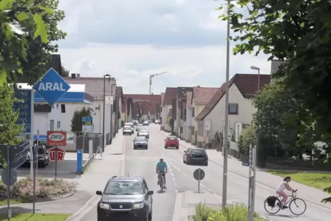 Die Rheinstraße führt vom Kreisel bei der Abfahrt Kandel-Mitte in die Innenstadt. Dieser Weg wird im Sommer einige Wochen nicht 