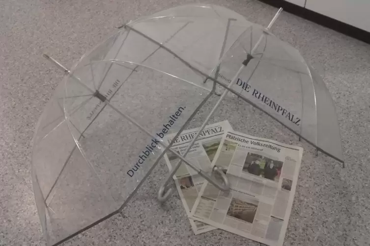 Ein praktischer Begleiter für unterwegs: der RHEINPFALZ-Regenschirm. 