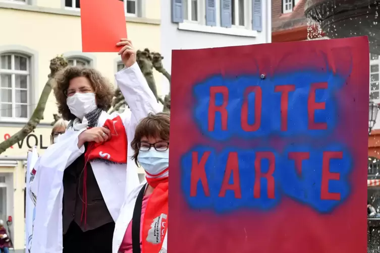 „Rote Karte“ für die Gesundheitspolitik. 