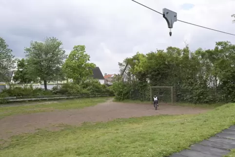 Die Seilbahn war mal eine Attraktion auf dem Platz. Sie funktioniert aber wegen morscher Holzstämme schon seit Jahren nicht mehr