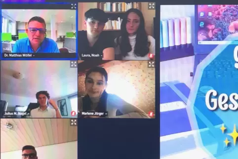 Die Schüler hatten großes Interesse an der Diskussionrunde im Internet. 