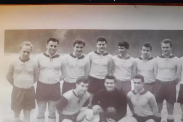 Die Mannschaft der Saison 1961/62 (von links): hintere Reihe Otto Zurmieden, Wolfgang Müller, Theo Frey, Günter Heil, Klaus Mich