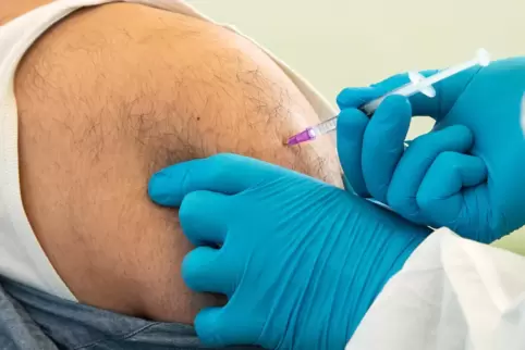 In Deutschland sind am Mittwoch so viele Menschen gegen das Coronavirus geimpft worden wie noch nie. Laut Robert-Koch-Institut v