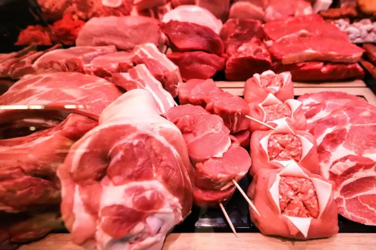 2018 haben die deutschen Haushalte im Schnitt rund 2,3 Kilogramm Fleisch im Monat konsumiert.