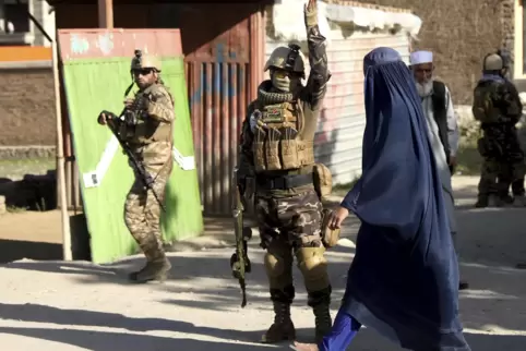 Labile Sicherheitslage: Szene nach einem Anschlag nahe Kabul am Freitag.