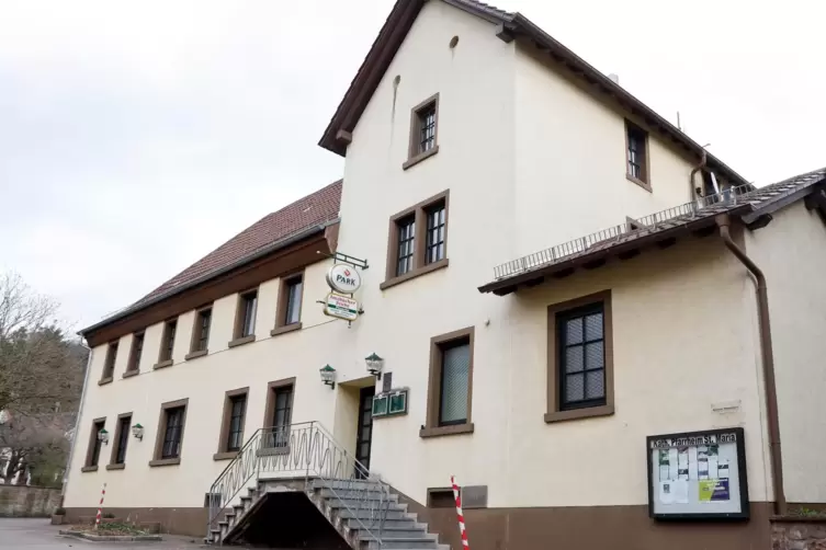 Das katholische Pfarrheim soll in den Besitz der Gemeinde Imsbach übergehen.