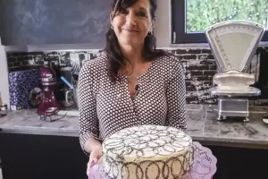 Bianca Häfner mit ihrer Mohn-Marzipan-Torte