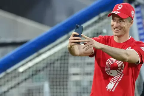 Bitte Lächeln: Seitdem Robert Lewandowski nicht mehr sich im Mittelpunkt sieht, trifft er noch häufiger. 