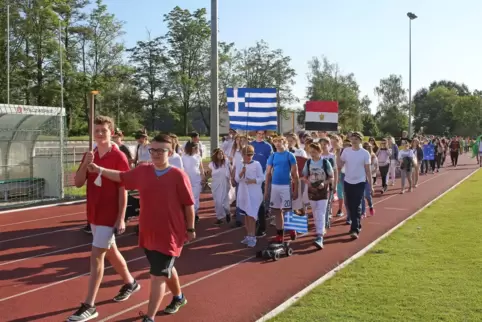 Auch eine neue Tartanbahn bekommt das Außengelände. Veranstaltungen, wie hier die Spaßolympiade der Realschule Kandel 2017, erha
