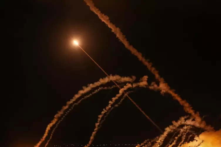 Abschuss weiterer Raketen auf Israel aus dem Gazastreifen: Bisher sollen es 3000 insgesamt gewesen sein. 