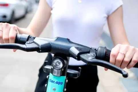 E-Scooter-Fahrer müssen mindestens 14 Jahre alt sein. 
