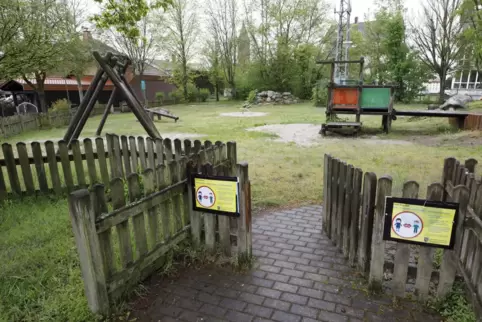 Soll als Dorferneuerungsprojekt zu einem Mehrgenerationenplatz umgestaltet werden: der Kinderspielplatz „Heckenstücke“ in Hütsch