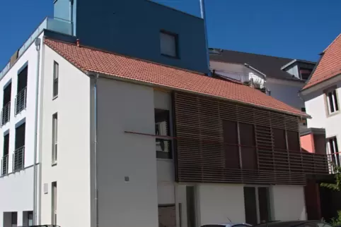 Im ersten Ober- und dem Dachgeschoss der Nahwärmezentrale wird das Stadtarchiv untergebracht.