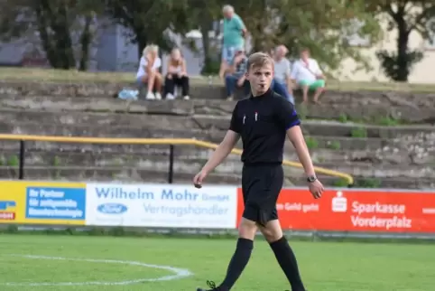 Entscheidend ist die Art der Kommunikation, sagt Landesliga-Schiedsrichter Sebastian Hilsberg. 