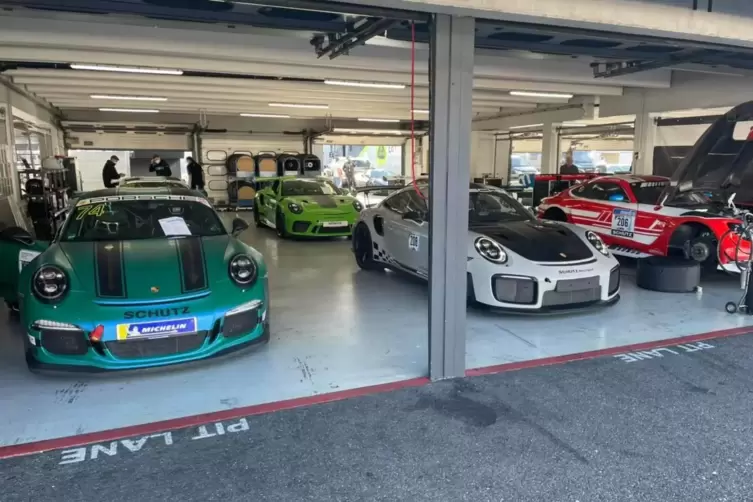 Perfekter Vatertag: Trackday des Teams zur Saisonvorbereitung auf dem heimischen Hockenheimring. 