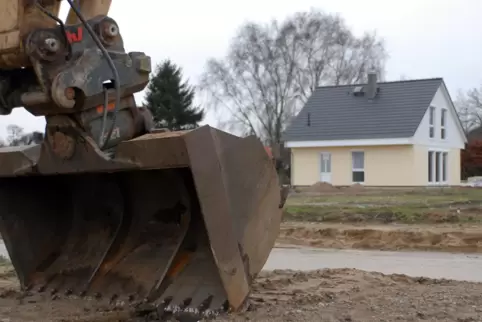 Dass nach einer Aufnahme bestimmter Flächen im Regionalplan dort irgendwann Bagger rollen könnten – das ist die Angst von Anwohn