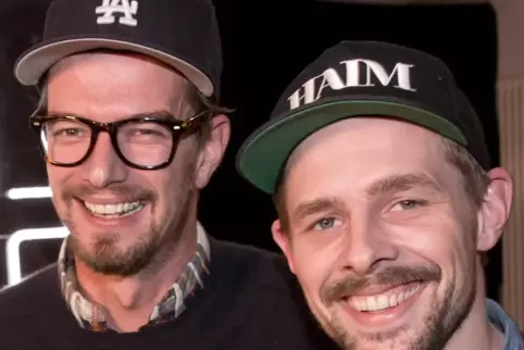 Joko Winterscheidt (links auf dem Foto) und Klaas Heufer-Umlauf haben über Instagram Botschaften an zwei FCK-Spieler gerichtet. 