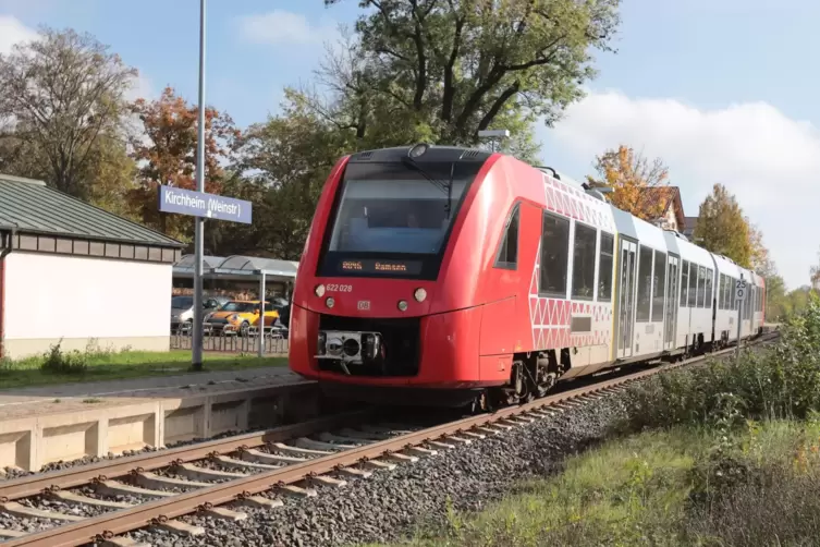 Im Bahnhof Kirchheim liegt nur noch ein Gleis. Für einen Halbstundentakt von Grünstadt nach Frankenthal ist der Wiederaufbau des