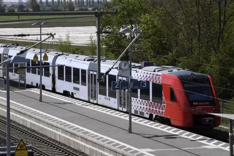 In Frankenthal Süd (Foto) haben die Züge aus Freinsheim Anschluss nach Ludwigshafen – bisher meist nur stündlich, ab Ende 2022 d